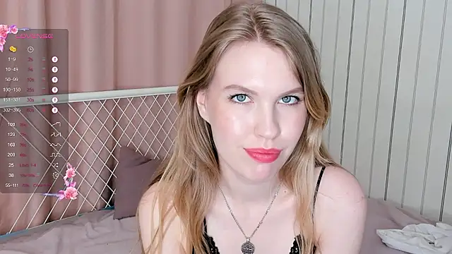 Stripchat sex cam MikaelaMota