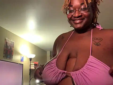 Stripchat sex cam BigKittyRaven