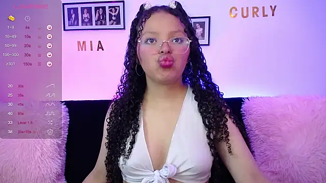 Stripchat sex cam Mia_Curly