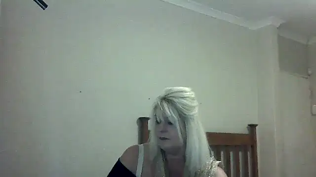 Stripchat sex cam Miahotmilf