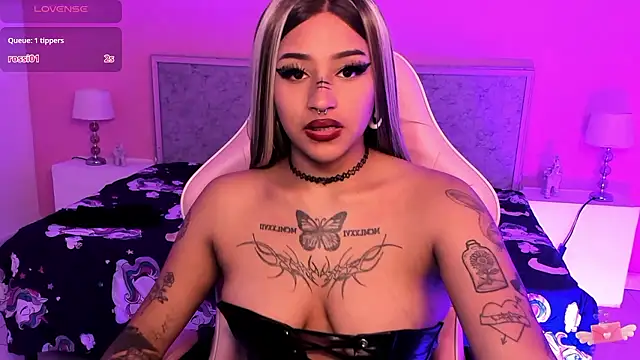 Stripchat sex cam tashaqueenn